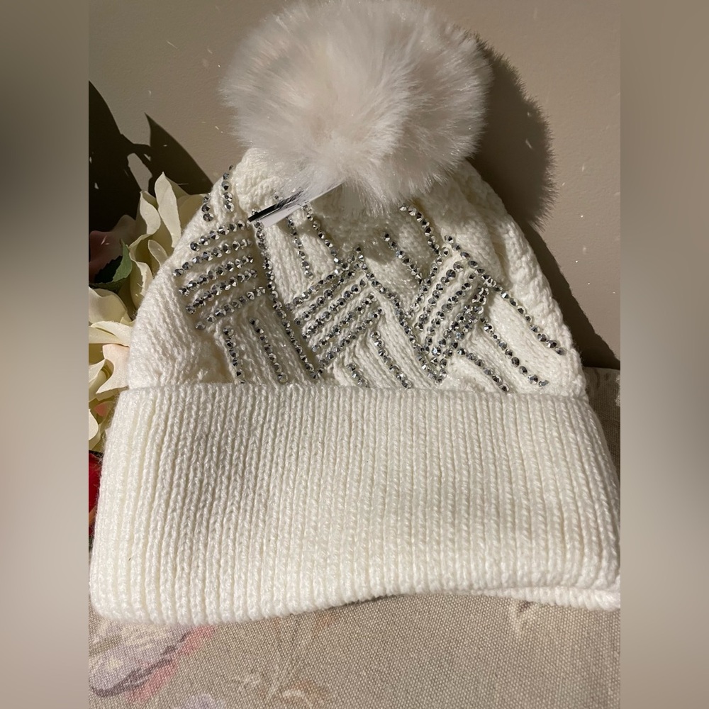 2/$20💞Ivory Toque 🌟